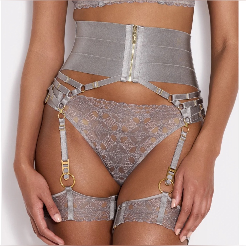 BNWT Bordelle Circe suspender in Platinum